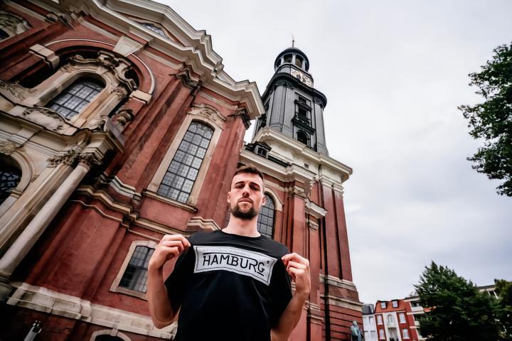 钟声响起！汉堡官方：梅费尔特续约1年，合同直至2025年