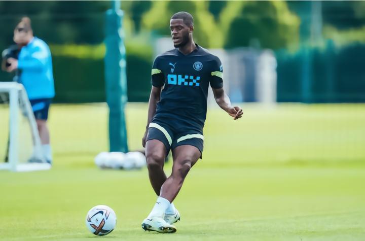 曼城官方：19岁中卫姆贝特租借至荷乙邓伯什，租期一个赛季