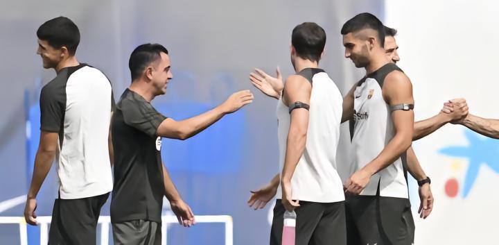 世体预测巴萨客战黄潜首发：费兰先发，罗贝托出任右后卫