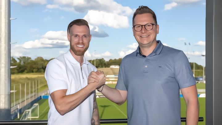 沙尔克官宣：前切尔西中卫卡拉斯加盟球队，双方签约2年