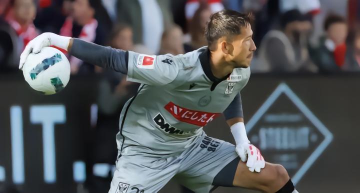 法媒：31岁日本混血国门丹尼尔-施密特接近加盟法甲梅斯队