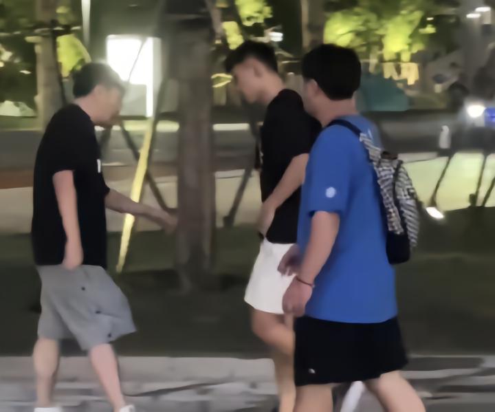 申花球迷组织就围堵朱辰杰道歉：做法冲动并且考虑不周