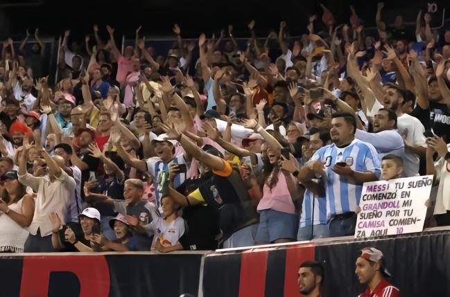 镜报记者分享MLS观赛体验：观众没人看比赛，大家都在看梅西