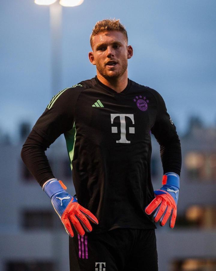 记者：佩雷茨将诺伊尔视为偶像，拜仁的比赛他每一场都看