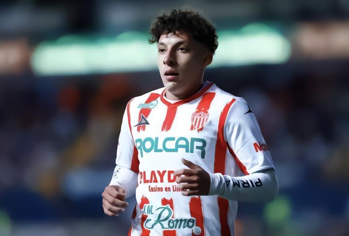 TA：巴萨正式报价墨西哥18岁前锋胡拉多，租借 1000万欧买断