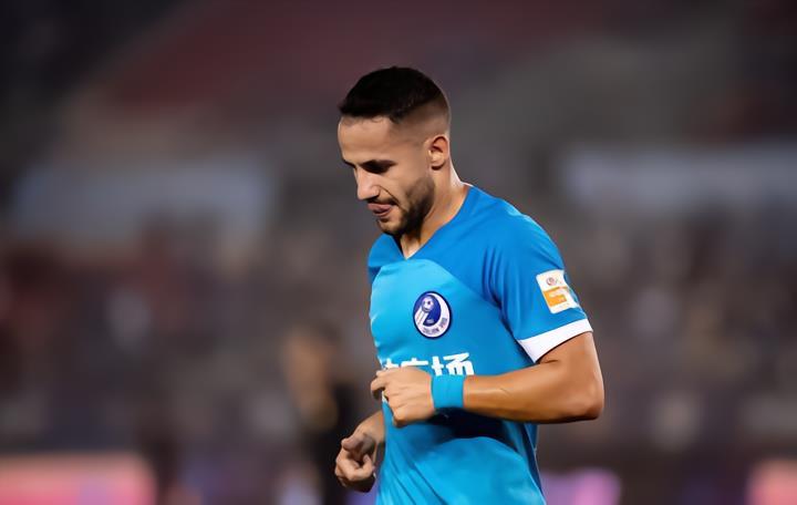 前场锋无力，中场拿不住球，大连人需尝试新套路！