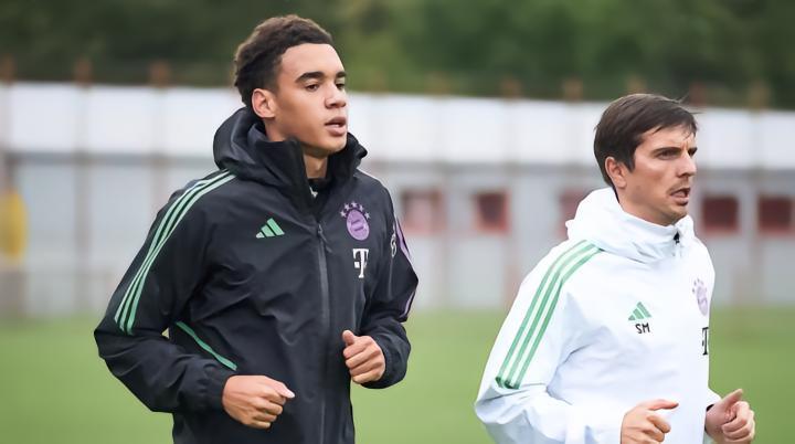 拜仁官方：穆西亚拉今日进行跑步训练，帕瓦尔回归合练