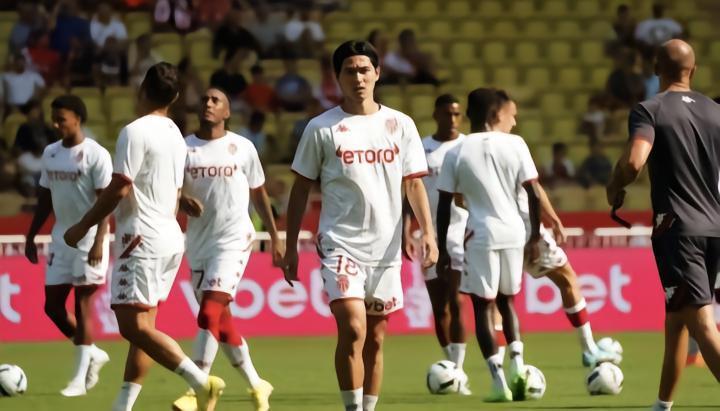 田中斗笠王：南野拓实提升明显，森保一最好将他召回