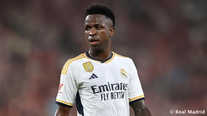 皇马官方：维尼修斯右腿股二头肌受伤；预计缺阵一个多月