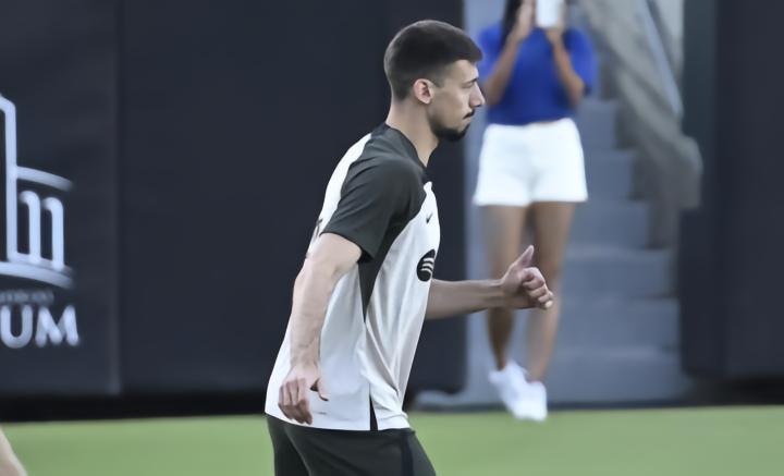 世体：皇家贝蒂斯也想引进朗格莱，巴萨希望外租球员两年