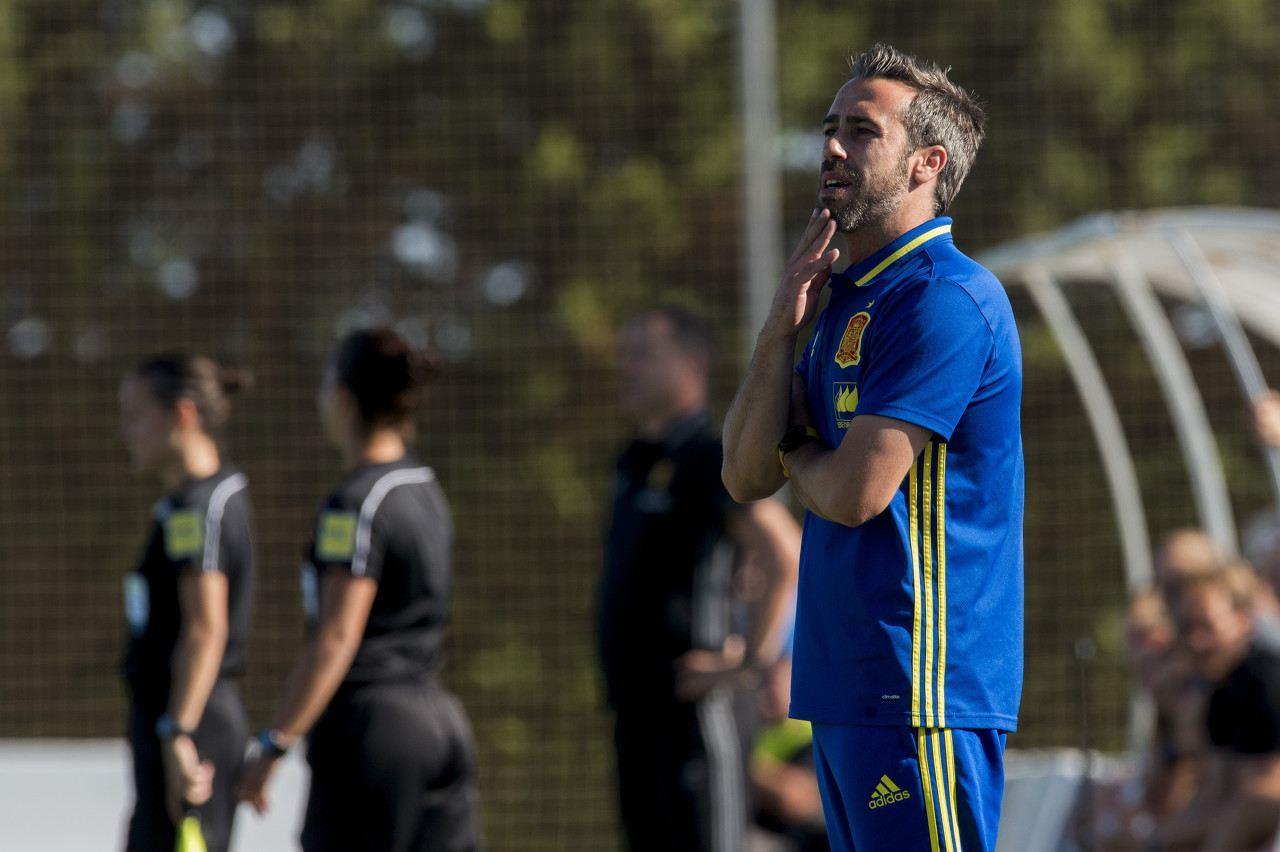 夺冠后离开，阿斯：西班牙足协正在研究如何解雇西班牙女足主帅