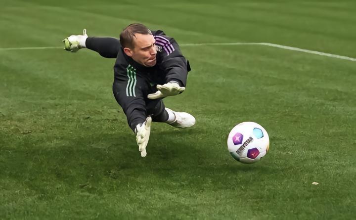 图片报：诺伊尔可能在对阵勒沃库森的比赛中复出