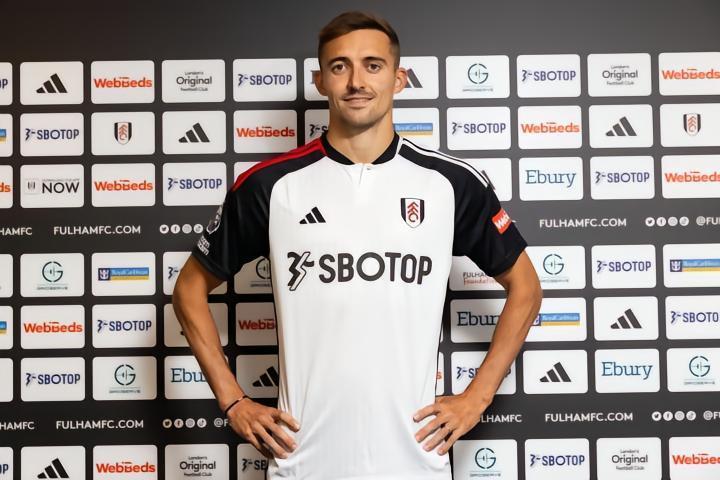 官方：莱斯特城27岁边卫卡斯塔涅加盟富勒姆，签约至2027年