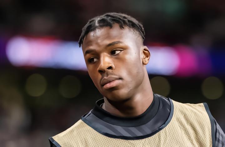 记者：拜仁今天和圣徒谈租贝拉-科沙，他们在竞争中领先多特