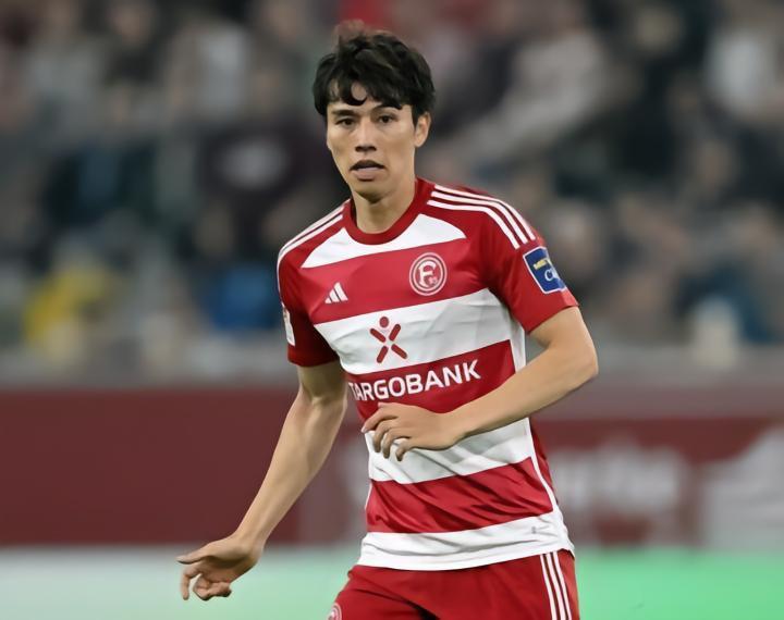 镜报：利兹联正就24岁日本国脚田中碧与杜塞尔多夫谈判