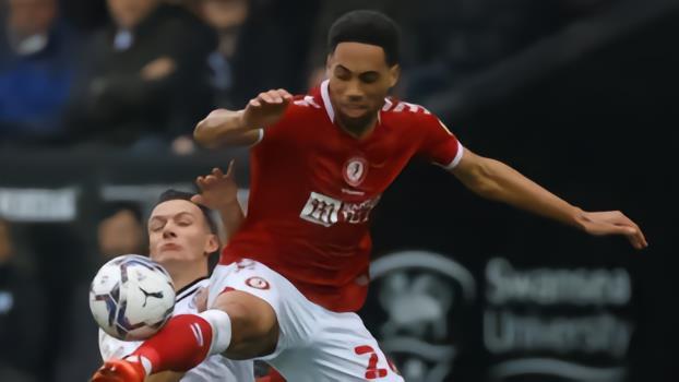 邮报 : 斯旺西有意引进后卫克里斯蒂安-彼得森和维纳