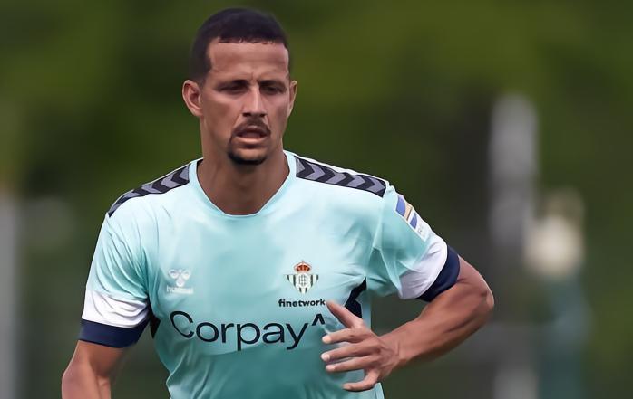 记者：贝蒂斯中卫费利佩接近2000万转会吉达联合，年薪1000万