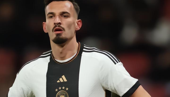 德天空：多特蒙德有意德国国脚贝里沙，转会费1500万欧