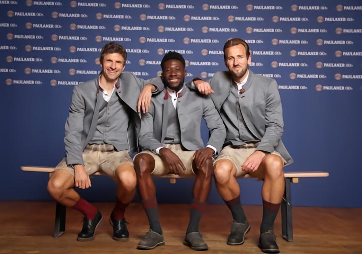 虽迟但到，拜仁官方晒凯恩穿上皮裤的照片