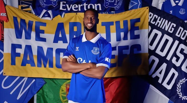 官方：埃弗顿签下乌迪内斯前锋贝托，双方签约至2027年