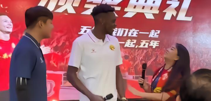 广西队外援埃沃洛达成中国俱乐部各项赛事百场里程碑，进31球