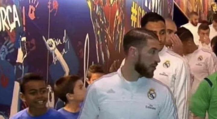 2016年国家德比时，亚马尔曾担任拉莫斯的球童