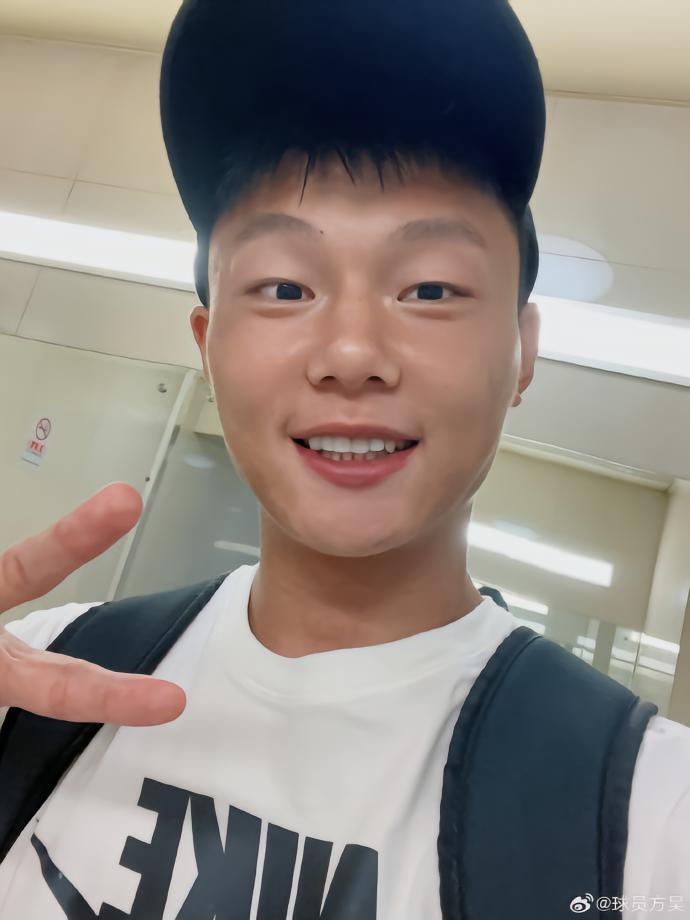 阳光大男孩的微笑！时隔5个月，方昊终于补齐之前被撞断的牙