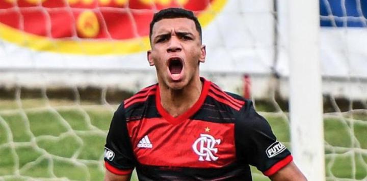 记者：弗拉门戈19岁前锋诺瓦埃斯加盟巴萨的交易已告吹