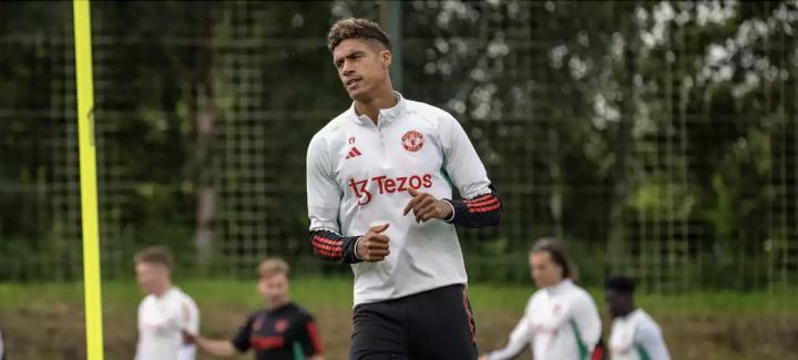 曼联官方：瓦拉内将因伤缺战阿森纳，他将缺席几周