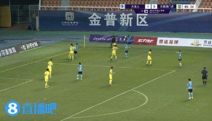 37岁阎相闯替补传射！进球后激动掩面！大连人2-0领先晋级在望