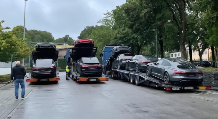 来一辆？奥迪赞助拜仁的汽车回收，按二手价格出售附证书球衣