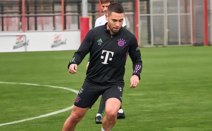 拜仁官方：格雷罗在周四恢复有球训练；此前因小腿伤病缺阵