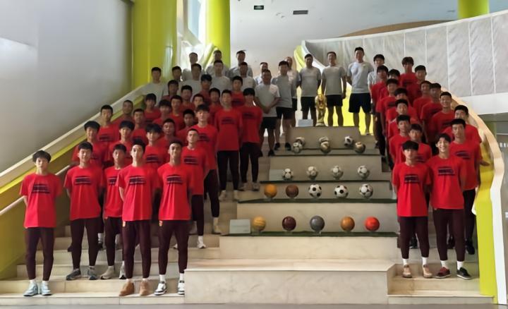 中国U15男足国少队参赛球员名单及号码：明天将战