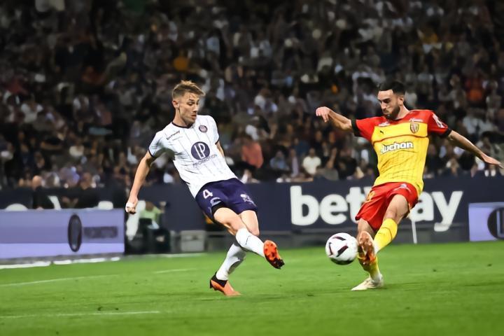 队报：斯图加特将租借图卢兹中卫鲁奥，附带买断条款