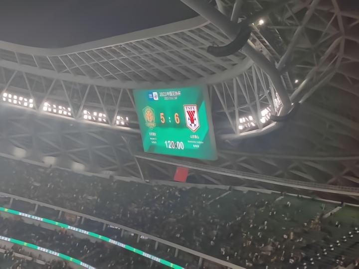 这场比赛对双方来讲都可以用惨烈形容，这点从马宁的