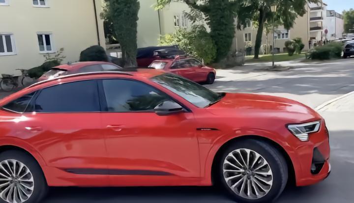 记者：帕利尼亚已经抵达慕尼黑医院，接受拜仁体检