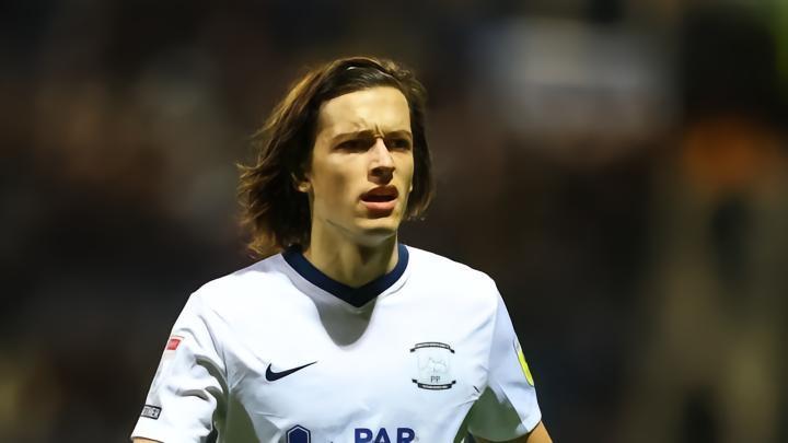 记者：雷吉隆顶替卢克-肖，A费将租借格拉纳达，无买断条款