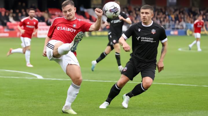 官方 : 博尔顿后卫约翰租借到索尔福德城，直到一月