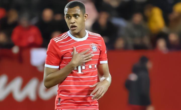 后防堪忧，拜仁第四中卫布赫曼在二队比赛中受伤