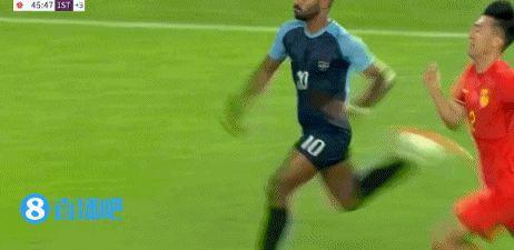 媒体人：韩佳奇这么大失误打一门概率降低 国足还得是凑合用王大雷