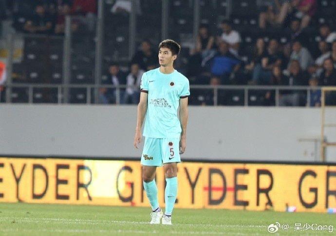 吴少聪首发20分钟染红，青年联合客场1-4不敌班德尔马体育