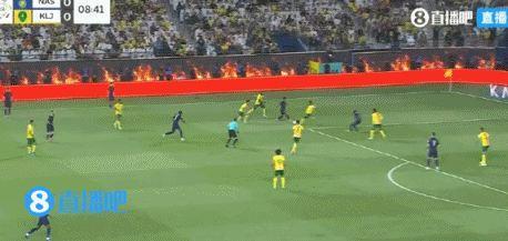 加里卜脚后跟做球，马内抽射破门被吹越位