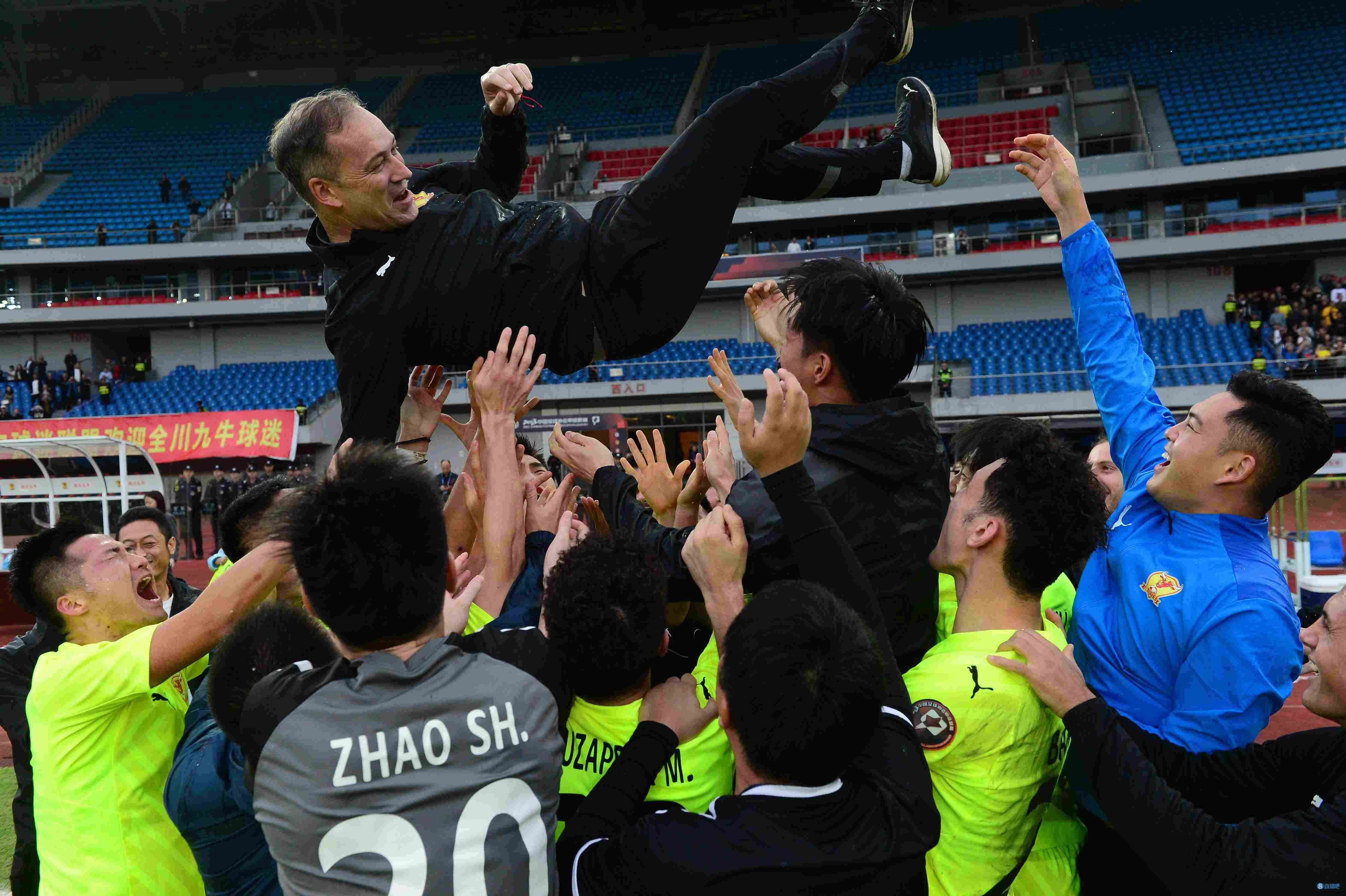 四川九牛主帅：中国球员有能力踢传控足球 四川德比是足球的节日