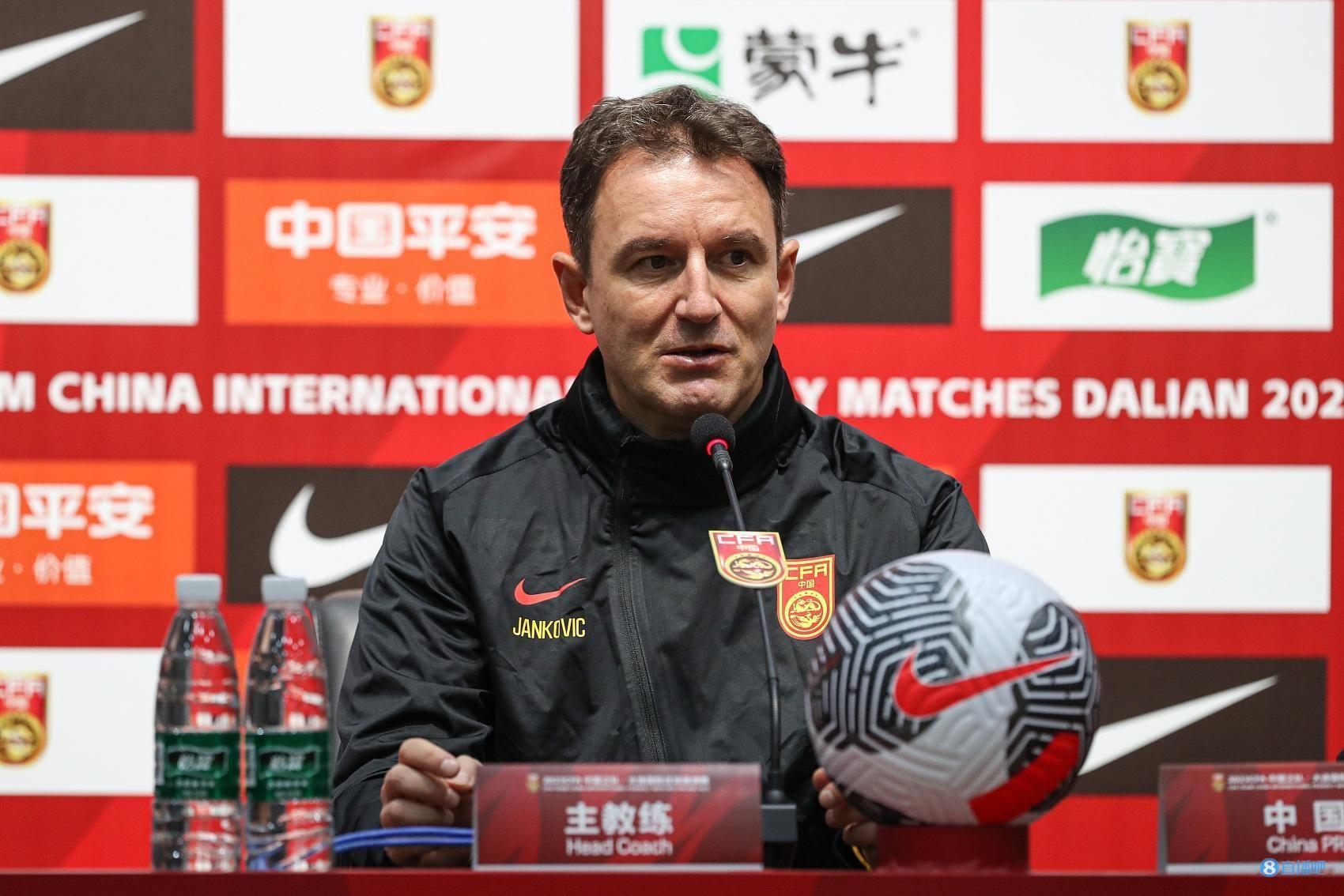津媒：国足下月名单有变化 教练组会与“有想法”而落选球员沟通