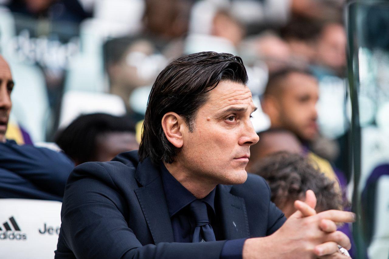 土耳其主帅蒙特拉：强烈谴责袭击裁判的行径，我们与裁判同在