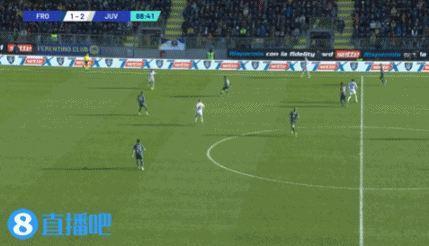 伊令送直塞，弗拉霍维奇单刀劲射破门，越位在先进球无效