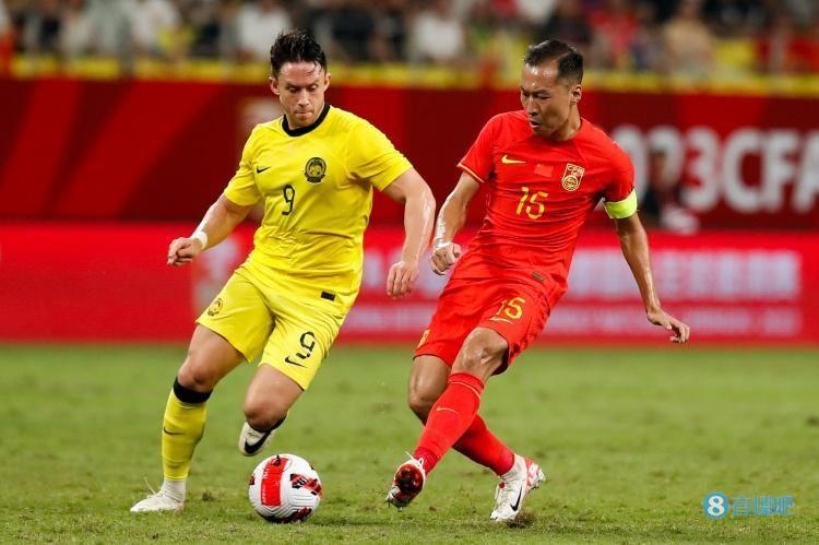 国足vs中国香港首发：4-4-2，刘殿座、吴曦、刘彬彬、韦世豪先发