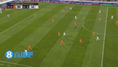 下半场刚开国足险些丢球！塔吉克斯坦精彩倒钩划门而出
