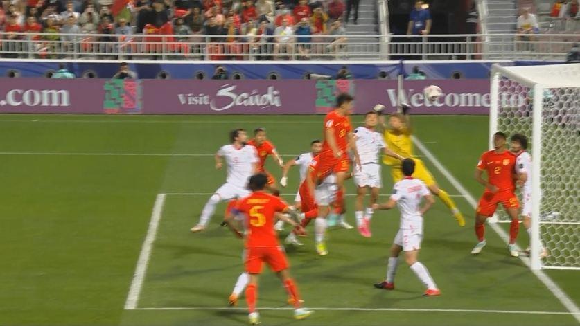 亚足联官网：蒋光太越位在先进球被VAR推翻，比分仍为0-0