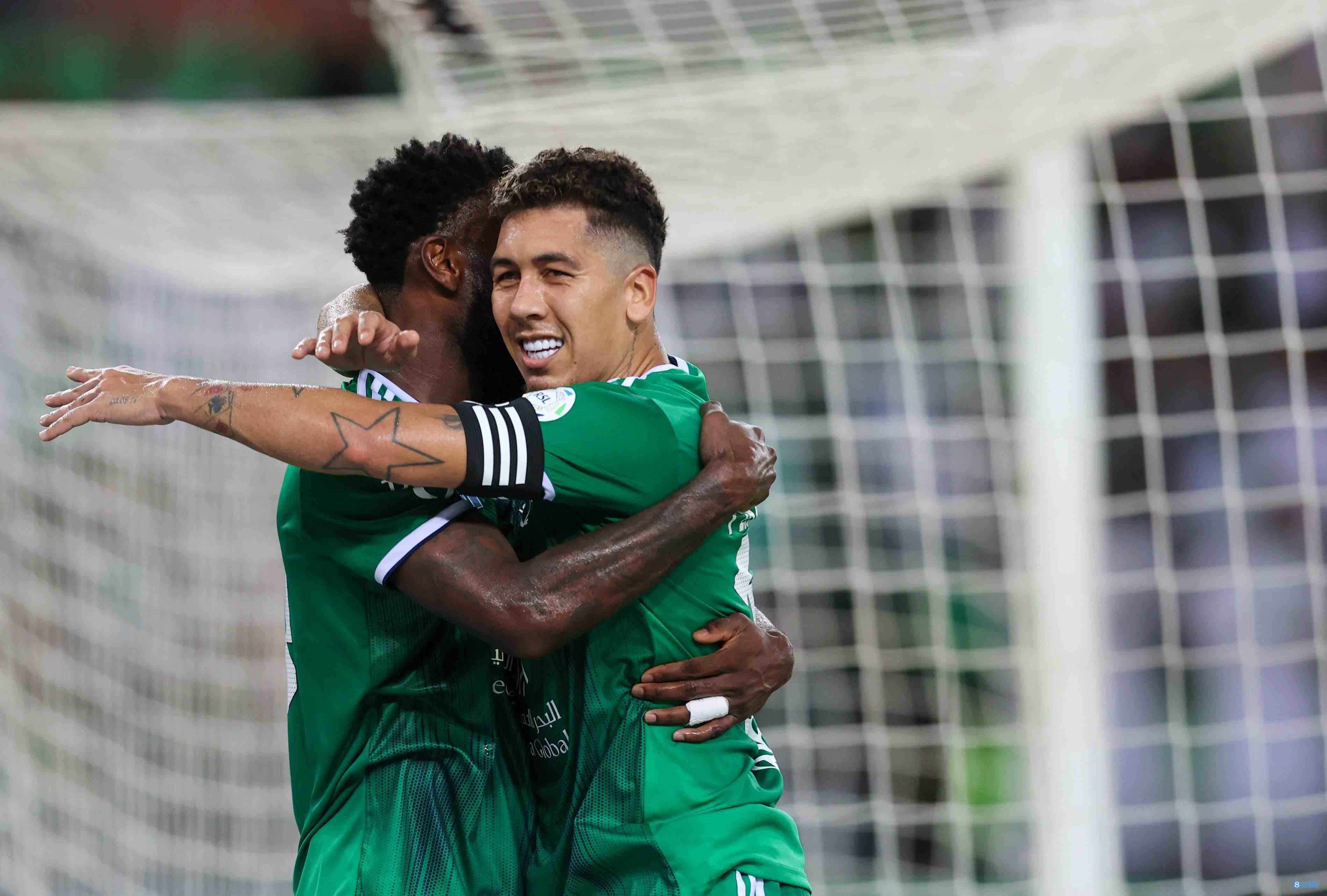 【转会中心】亨德森降薪75%回欧洲！罗伊斯坚守多特12年划句号？